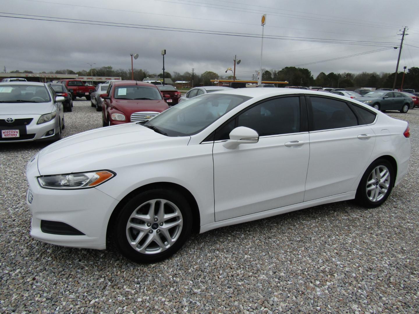 2015 White /Gray Ford Fusion SE (1FA6P0HD2F5) with an 1.5L L4 DOHC 16V engine, Automatic transmission, located at 15016 S Hwy 231, Midland City, AL, 36350, (334) 983-3001, 31.306210, -85.495277 - Photo#2